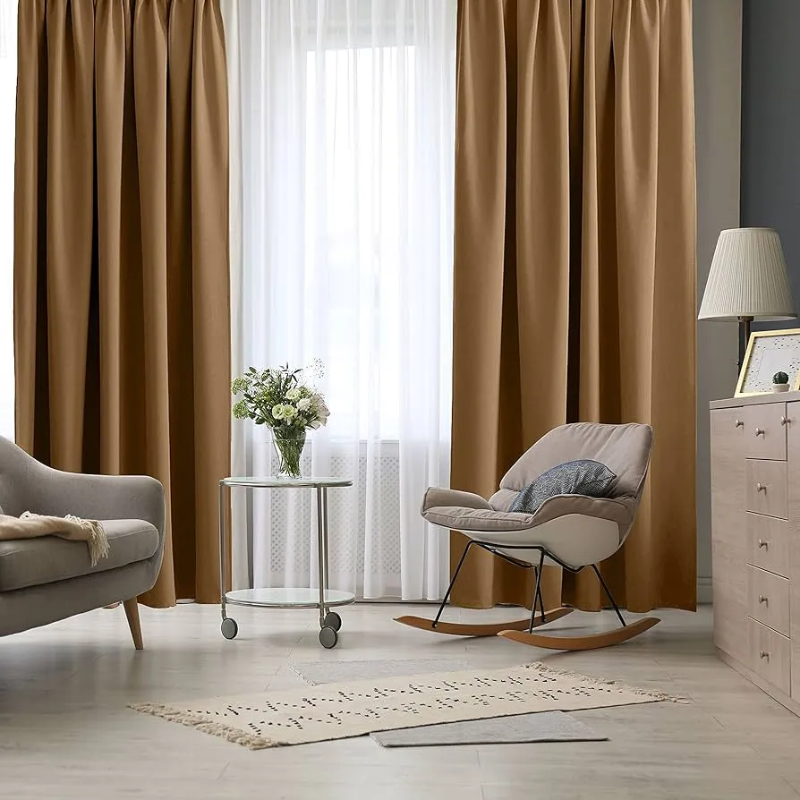 Jednobarevné látkové závěsy s potiskem